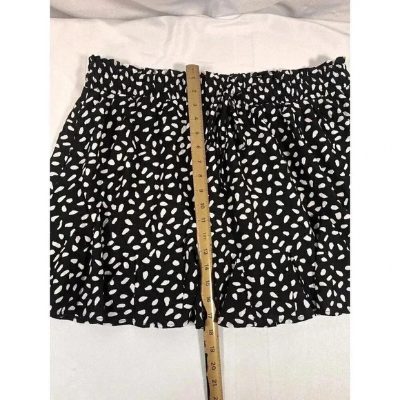 White Birch Skirt with Short underneath in Black and White Print Size 2X - Picture 4 of 5